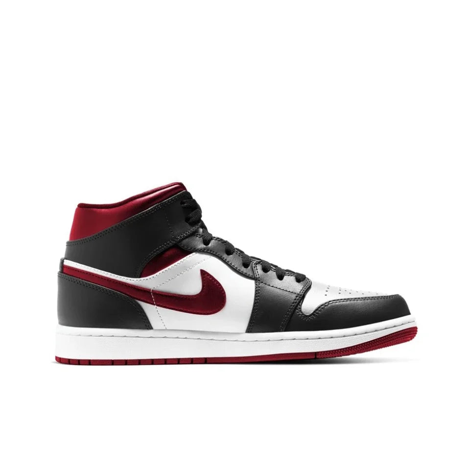 Original Air Jordan 1 Mid 'Chicago' Red and White For Men Classic Retro Basketball Sneakers Shoes 554724-173